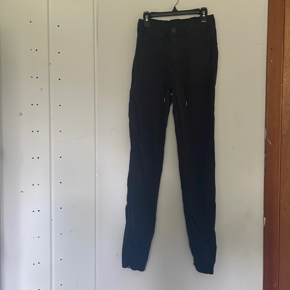 American Eagle Black Cargo Pants/Jogers. Size 2.